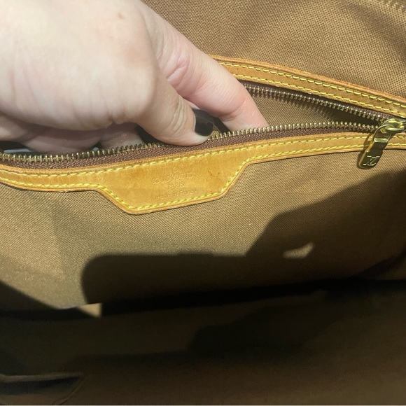 LOUIS VUITTON Mezzo Tote Monogram Shoulder Bag - Picture 11 of 13